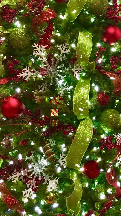 Chartreuse Christmas, Green Christmas Aesthetic, Green Christmas Wallpaper, Lime Decor, Red And Sage Green, Lime Green Christmas, Sage Green And Cream, Christmas Cranberry, Red And Aqua