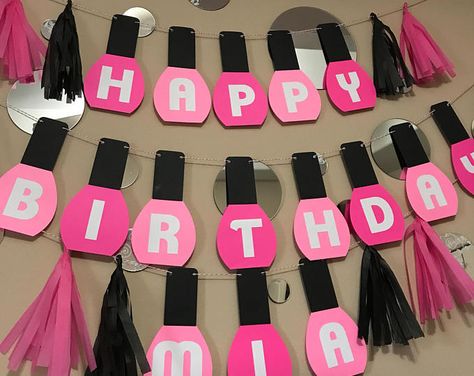 Spa Party Banner Manicure Birthday Party, Nail Birthday Party Ideas, Makeover Birthday Party For Kids, Spa Themed Birthday Party Decorations, Make Up Theme Party Ideas, Nail Salon Birthday Party Ideas, Barbie Spa Party, Salon Birthday Party Ideas, Spa Girls Birthday Party