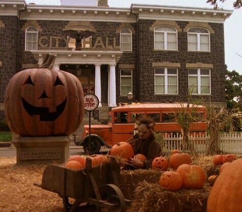 Halloweentown Image Halloween, Fall 24, Spooky Scary, Season Of The Witch, Theme Halloween, Halloween Movies, Best Seasons, Cool Halloween Costumes, Autumn Cozy