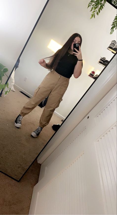 Cargo With Converse, Black Cargo Pants With Converse, Pants With Converse, Black Platform Converse Outfit, Black Platform Converse, School Teacher Outfits, Converse Fits, Outfit Converse, Converse Outfit