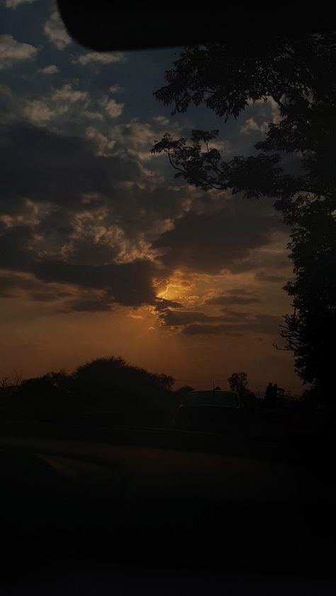 Gambar Lanskap, Dark Forest Aesthetic, Night Sky Photography, Sky Photography Nature, Sky Pictures, Night Scenery, Pretty Landscapes, Sky Photos, Sunset Nature