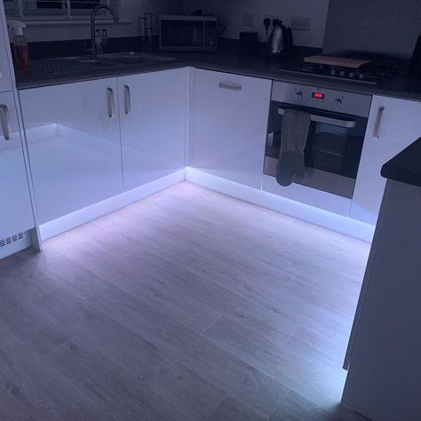 Andy & Reece on Instagram: “Mega impressed with my kitchen plinth lighting hack 💡 cost a total of £28 & no more than 5 minutes to fit! All this took was a 5m LED strip…” Kitchen Lights Led, Kitchen Decor Led Lights, Kitchen Kickboard Lighting, Modern Led Kitchen, Kitchen Under Lighting, Led Kitchen Aesthetic, Kitchen Plinth Lighting, Bathroom Led Lighting Ideas, Kitchen Strip Lighting Ideas