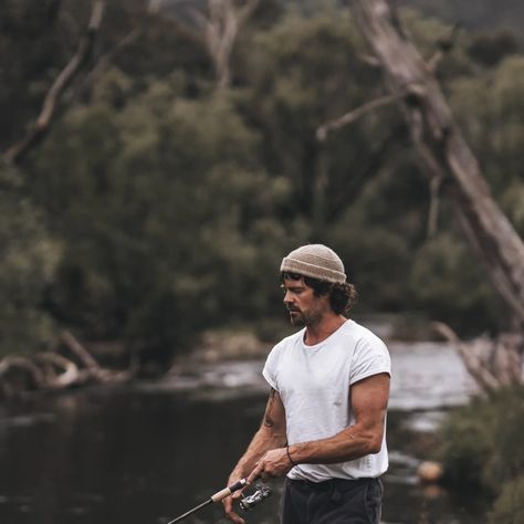 Camping Outfits Men, Country Outfits Men, Exploring Outfit, Fisherman Outfit, Outdoorsmen Style, Hiking Outfit Men, Outdoorsy Style, Beanie Outfit, Design Jersey