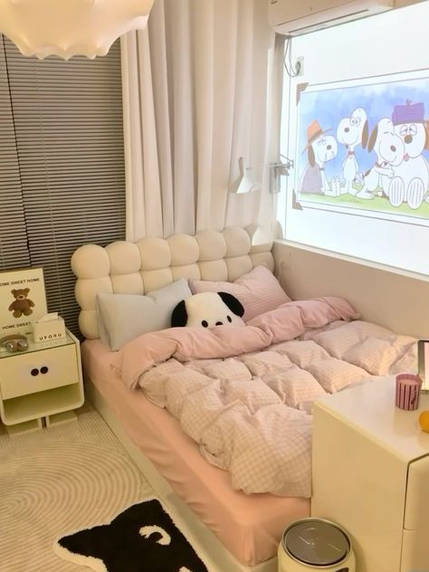 Pink Room Korean, Korean Decor Aesthetic, Korean Style Room Aesthetic, Korean Bedroom Pink, Pink Japanese Bedroom, Cute Clean Bedroom Ideas, Aesthetic Room Y2k, Room Inspiration Korean, Korean Aesthetic House