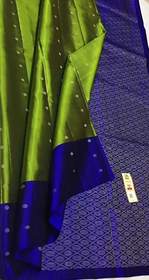 Kanjivaram Sarees Silk Green Colour, Blue Green Combination Saree, Saree Closet, Green Sarees, Green Silk Saree, Green Blouse Designs, South Indian Bride Saree, Blue Blouse Designs, Silk Saree Blouse Designs Patterns