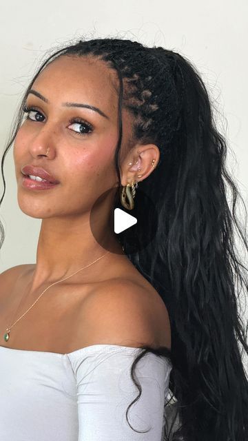 ELSA DESIREE on Instagram: "Styling knotless boho braids tutorial!

Body wave bundles from @ywigs_official" Body Wave Boho Braids, Women In 60s, Body Wave Braids, Elsa Desiree, Hair Color On Curly Hair, Boho Braids Tutorial, Curly Hair Bridal Hairstyles, Knotless Bohemian Box Braids, Knotless Styles