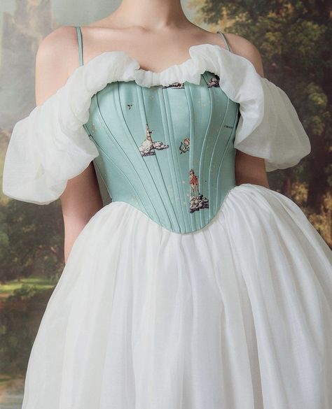 Fairy Tale Aesthetic Outfit, Fairy Tale Aesthetic, Retro Figures, Bridgerton Ball, Soft Dresses, Asian Designers, Mini Homecoming Dresses, Fancy Gowns, Old Fashion Dresses