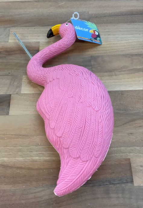 DIY angel wings Dollar Tree Flamingo Crafts, Dollar Tree Angel Wings, Diy Flamingo Decor, Flamingo Wreath Ideas, Dollar Tree Flamingo, Pink Flamingo Craft, Flamingo Yard Decor, Flamingo Crafts, Flamingo Diy