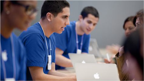 Former Apple Store Employees Provide Amusing Glimpse Into Company's Retail Culture Apple Genius Bar, Apple Company, Genius Bar, Apple Repair, Apple Support, Macbook Air Pro, Apple Store, Tech Support, Apple News