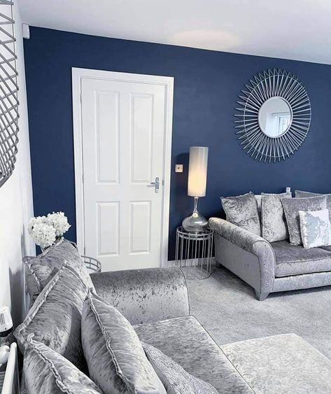 Navy Blue And Silver Living Room Ideas, Blue Feature Wall Living Room, Navy And White Living Room, Grey Wallpaper Living Room, Blue Living Room Color, Cozy Grey Living Room, Living Room Inspiration Grey, Navy House, Silver Living Room