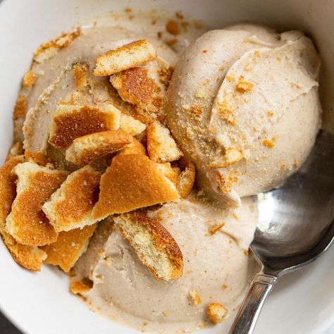 Ninja Creami banana cinnamon ice cream is full of delicious cinnamon flavor. This recipe uses fresh banana and a touch of cinnamon. Airfryer Salmon, Ice Cream Ninja Creami, Fried Cornbread, Strawberry Frozen Yogurt, Honey Ice Cream, Cinnamon Ice Cream, Bites Recipes, Lemon Ice Cream, Sweet Potato Breakfast