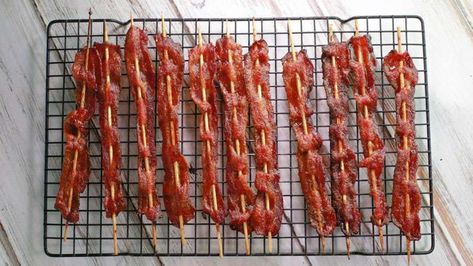 Bacon On A Stick, Bacon Skewers, Candy Bacon, Sweet Bacon, Holiday Brunch Recipes, David Venable, Spicy Bacon, Rachael Ray Recipes, Skewer Recipes