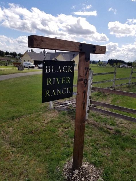 Farm Signs Entrance, Ranch Entrance Ideas, Ranch Entrance, Driveway Sign, Driveway Entrance Landscaping, Farm Entrance, Ranch Gates, Property Signs, Gate Signs