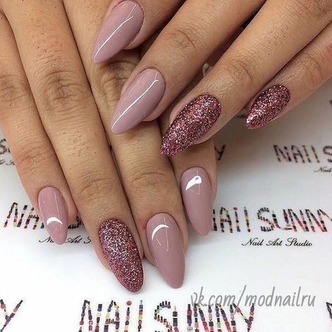 Inspiraçoes de unhas faceis simples e linda Bridal Nail, Nails 2018, Nail Decor, Nagellack Trends, Nude Nail Polish, Nude Nail, Glitter Colors, Glamorous Nails, Matte Nails