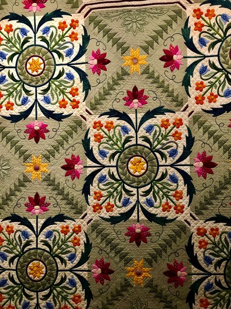 June 29, 2023: NEQM Exhibit Quilts, Part 1 – gladiquilts German Quilt Patterns, Hand Applique Quilts, Modern Applique Quilts, Epp Quilt Patterns, Inspirational Quilts, Medallion Quilts, Appliqué Quilts, Quilting Designs Patterns, Fiber Art Quilts