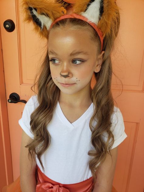 Chipmunk Halloween Makeup, Simple Fox Makeup Halloween, Fox Nose Makeup, Fox Costume Makeup Simple, Fox Halloween Makeup For Kids, Fox Halloween Makeup For Women, Kids Wolf Makeup, Simple Fox Face Paint, Halloween Fox Makeup