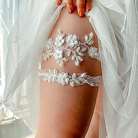 Bridal Shower Gift Ideas, White Lace Garter, Perfect Bridal Shower Gift, Bride Garter, Lace Garter Set, Bride Attire, Garter Wedding, Wedding Party Accessories, Shower Gift Ideas