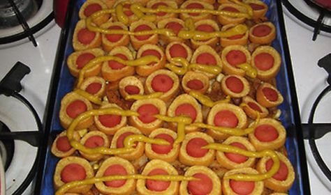 some are strange, but some I'd be willing to try..."10 Crazy Hot Dogs" Corn Dog Casserole, Hillbilly Food, White Trash Recipe, Bacon Baked Beans, Funny Food Pictures, Trailer Trash Party, Hillbilly Party, White Trash Bash, White Trash Party