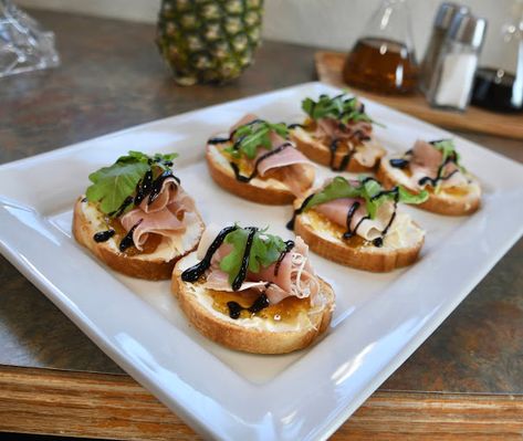 Crostini With Fig Jam, Goat Cheese Prosciutto Appetizer, Fig Prosciutto Appetizers, Fig Jam Recipes Appetizers, Fig And Goat Cheese Appetizer, Fig Jam Crostini, Prosciutto And Goat Cheese, Baguette Appetizer, Friendsgiving Recipes Appetizers