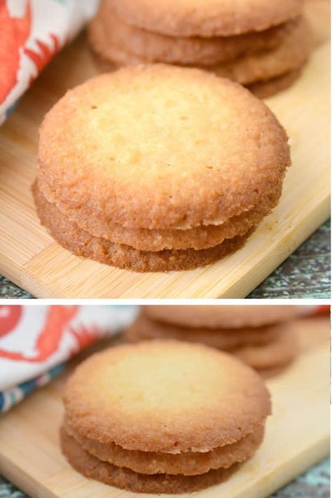 YUM YUM! Keto Cookies! Easy and quick keto recipe for low carb crispy butter sugar cookies! Quick & Easy Ketogenic Diet Recipe For The Most Delicious Keto Cookies! Completely Keto Friendly For This Low Carb Cookie Idea! You DO NOT want to miss this keto recipe - bakery style cookies! Galletas Keto, Buttery Sugar Cookies, Butter Sugar Cookies, Biscuits Diététiques, Diet Cookies, Keto Cookie Recipes, Postre Keto, Low Carb Cookies, Keto Cheesecake