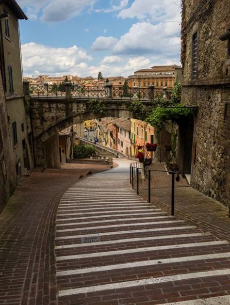 Perugia Italy, Umbria Italy, Italy Tours, Mont Saint Michel, Destination Voyage, Umbria, Places Around The World, Puglia, Toscana