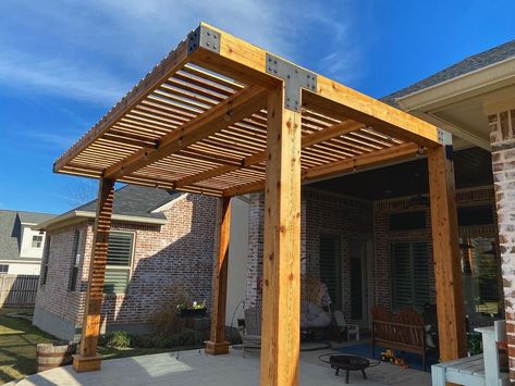 House Backyard Ideas, Pergola Modern, Modern Pergola Designs, Black Pergola, Free Standing Pergola, Attached Pergola, Timber Pergola, Rooftop Design, Pergola Ideas