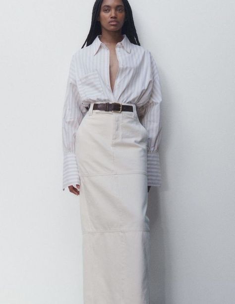 Long White Denim Skirt Outfit Cashmere Sweater Casual, Maxi Skirts 2023, Maxi Skirt Business Casual, White Denim Maxi Skirt Outfit, Beige Denim Skirt Outfit, Long White Denim Skirt Outfit, Beige Long Skirt Outfit, Beige Maxi Skirt Outfit, Long White Denim Skirt