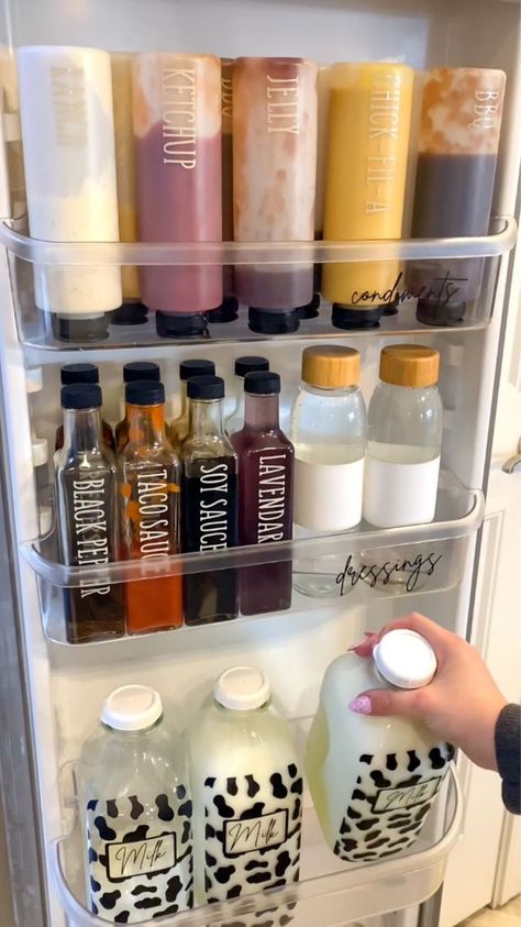 Side By Side Fridge Organization, Pizza Making, House Organisation, Kitchen Organization Pantry, Kitchen Organisation, Future Apartment Decor, Refrigerator Organization, Fridge Organization, Apartment Decor Inspiration