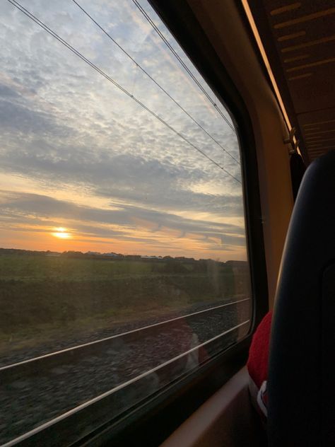 Sunrise from train Window View Night, Luxury Room Design, Train Station Architecture, Sunset Quotes Instagram, Scene Aesthetic, Airport Pictures, Travel Picture Ideas, Sunrise Pictures, Blur Photo Background