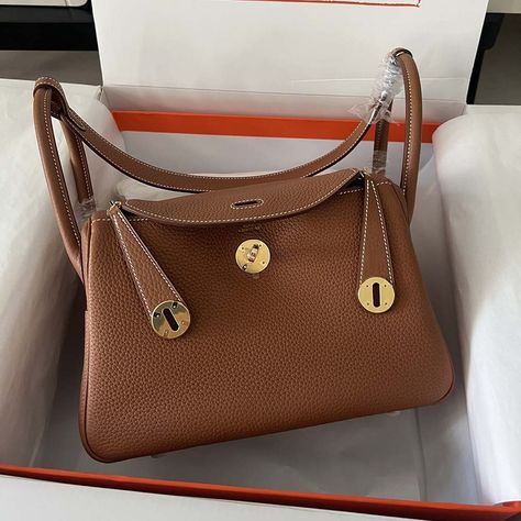 Lindy 26 Shoulder Bag Taurillon Clemence😍 Hermes Bags Lindy, Hermes Lindy 26, Lindy 26, Hermes Lindy, Hermes Handbags, Hermes Bags, Nike Jordan, Nike Air Jordan, Evening Bags