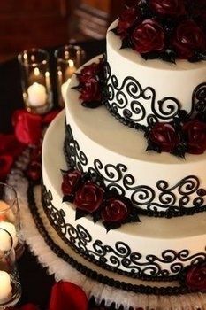 Gothic Wedding Cake, Gothic Cake, Halloween Wedding Cakes, Wedding Ceremony Ideas, Black Wedding Cakes, White Wedding Cakes, Gothic Wedding, Savoury Cake, Halloween Wedding