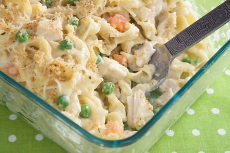 Classic Comfort Food Recipe: Thick And Creamy Chicken Noodle Casserole Pasta And Peas, Chicken Casserole Easy, Chicken Noodle Casserole, 5 Dollar, Hearty Casseroles, Noodle Casserole, Quick Chicken, Chicken Noodle, Healthy Dinners