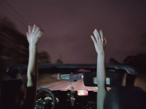 two people with their hands up at night in a convertible The 1975, Life Is Strange, Summer Dream, Teenage Dream, Doja Cat, Aesthetic Grunge, Forever Young, Grunge Aesthetic