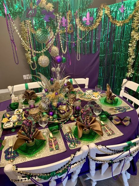 Mardi Gras Party Decorations, Party Table Decor, Sweet 16 Party, Prom Decor, Mardi Gras Decorations, Mystery Party, Mardi Gras Party, Sweet 16 Parties, Masquerade Party