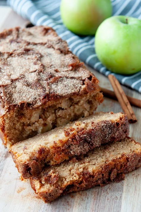 Cinnamon Bread Recipes, Granny Smith Apples Recipes, Easy Homemade Treats, Sliced Apple, Cinnamon Bread Recipe, Apple Cinnamon Bread, Apple Recipes Easy, Apple Bread, Cinnamon Raisin