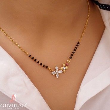 Black Beads Mangalsutra Design, Diamond Pendants Designs, Gold Jewelry Simple Necklace, Gold Mangalsutra Designs, Gold Jewelry Stores, Black Beaded Jewelry, Gold Bride Jewelry, Indian Jewelry Sets, Gold Rings Fashion