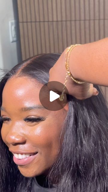 MIAMI HAIRSTYLIST & WIG MAKER 🌴✨🇯🇲 on Instagram: "Seamless Closure Sew In 😍😊✨   This isn’t leave out! I blended the closure behind the clients hairline with minimal leave out. The concept of applying the closure behind the hairline existed already, but I’m very proud to say that I developed my own technique and approach to doing it, and the blend is immaculate ✨✨ so I call it the SEAMLESS closure install, because of how seamlessly it blends.   This install is great for:  ✅ gym girlies. Sweat won’t cause your lace to move out of place  ✅ when you want to give your hair a break. Most of it is tucked away.  ✅ small forehead / low hairline girlies! Gluing the lace down in front of the hairline reduces the size of your forehead, which would deter clients who don’t have a lot of forehead sp Behind The Hairline Closure, Minimal Leave Out Sew In, Closure Behind Hairline, Wig Behind Hairline, 4x4 Closure Sew In, Sew Ins With Leave Out Hair, Lace Closure Sew In, 2x6 Closure Sew In, Low Hairline