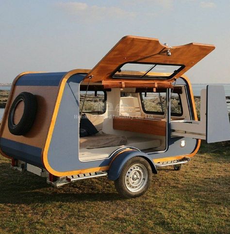 Accessoires Camping Car, Forest Castle, Retro Travel Trailers, Vw California Beach, Lightweight Campers, Camping Trailer Diy, Teardrop Caravan, Camping Vintage, Diy Camper Trailer