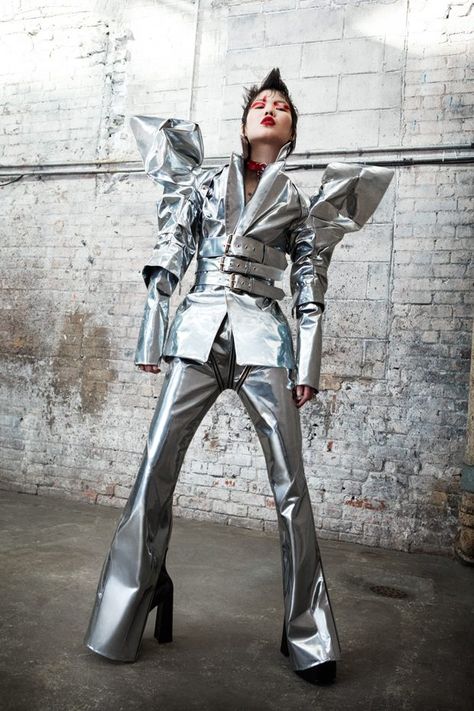 #LFW KAIMIN Autumn Winter 2017 Collection Space Costumes, Drag King, Look Festival, Space Fashion, Space Outfit, Cyberpunk Fashion, Futuristic Fashion, Avant Garde Fashion, Future Fashion