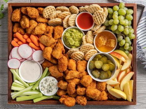 Chicken Nugget Tray, Charcuterie Board Chicken Nuggets, Tater Tot Charcuterie Board, Chicken Nugget Bar Wedding, Chicken Nugget Platter, Chicken Nugget Bar Party, Chicken Nugget Charcuterie Board Ideas, Chicken Nugget Board, Chicken Nugget Appetizers