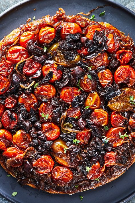 Candied Tomatoes Recipe, Roasted Tomato Tart, Struklji Recipe, Tomato Tarte, Tomato Tarte Tatin, Summer Tomato Recipe, Béarnaise Sauce, Roast Tomatoes, Tarte Tatin Recipe