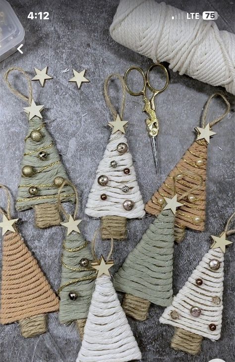 Diy Christmas Tree Ornaments, Handmade Christmas Crafts, Small Christmas Trees, Holiday Crafts Christmas, Christmas Ornament Crafts, Christmas Crafts Decorations, Christmas Kitchen, Diy Christmas Tree, Ornament Crafts