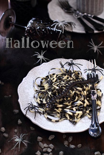 halloween dinner  by leimomi26, via Flickr Halloween Nibbles, Witchy Dinner, Beetlejuice Dinner, Witches Dinner, Halloween Cooking, Beetlejuice Wedding, Halloween Food Crafts, Recipes Halloween, Halloween Food Dinner