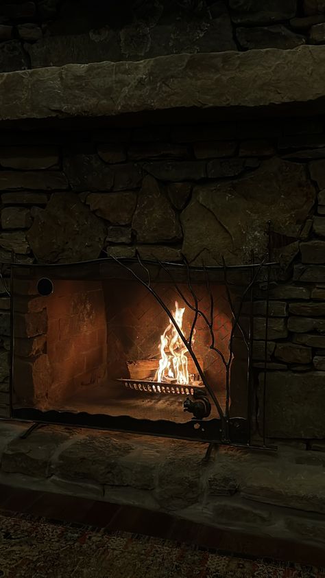 Aesthetic Fireplace, Fireplace Aesthetic, Autumn Fireplace, Cozy Cabin Aesthetic, We Heart It Wallpaper, Fireplace Home, Pumpkin Scented Candles, Mountain Chalet, Winter Inspo