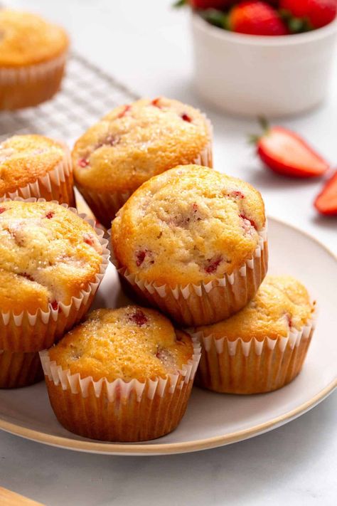 These Easy Strawberry Muffins combine fresh strawberries with vanilla muffin batter and a sprinkled sugar topping for pretty dessert muffins! Muffin Batter Recipe, Fresh Strawberry Muffins Recipes, Fresh Strawberry Recipes Desserts, Strawberry Muffins Easy, Homemade Strawberry Muffins, Strawberry Dessert Recipes Easy, Fresh Strawberry Desserts, Muffin Mix Recipe, Fresh Strawberry Muffins