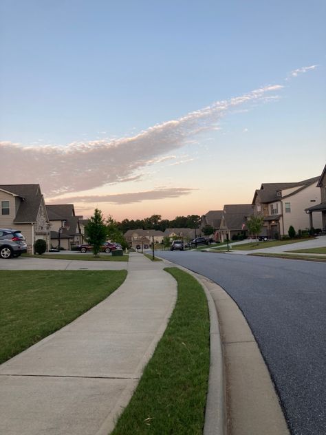 Suburban Town Aesthetic, America Neighbourhood, American Houses Aesthetic, Usa House Aesthetic, American Suburbs Aesthetic, Rich Suburban Aesthetic, Rich Neighborhood Aesthetic, Suburban Summer Aesthetic, American Neighborhood Aesthetic