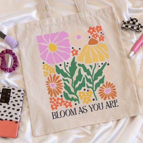 GroovyGraphicGoodsCo - Etsy Painted Bags Ideas, Tote Bag Ideas Design, Painting Tote Bag Ideas, Ecobag Design Ideas, Tote Bags Painting, Totebag Painting Ideas, Diy Tote Bag Painting Ideas, Tote Bag Painting, Diy Tote Bag Design