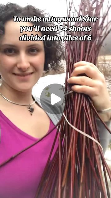 Twig Weaving Tutorials, Weaving Natural Materials, German Crafts Traditional, Stick Weaving Projects, Wood Weaving, Free Swedish Weaving Patterns, Handmade Baskets Weaving, Twig Wreaths, Branch Weaving