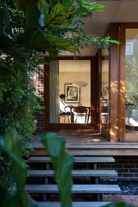 Neutral Bay House by Downie North Architects (2) Japanese Garden House, Nelson Saucer Pendant, Japanese Tea House, Timber Deck, Bay House, Cozy Style, Mid Century House, Tea House, Outdoor Areas