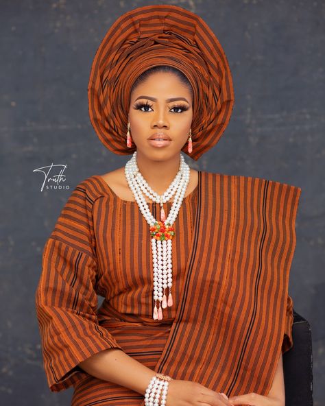 Nigerian Traditional Attire, Traditional Shoot, Afro Fashion, Yoruba Wedding, African Wedding Attire, Mia Mia, Fashion Traditional, Lace Gown Styles, African Inspired Clothing